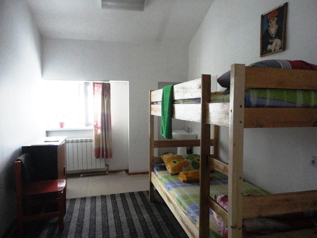 Amigo Hostel Alma-Ata Exteriör bild